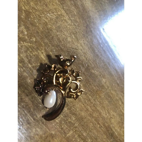 Partridge In A Pear Tree Lapel Hat Jacket Pin Brooch Gold Color Metal Faux Pearl - Picture 2 of 4